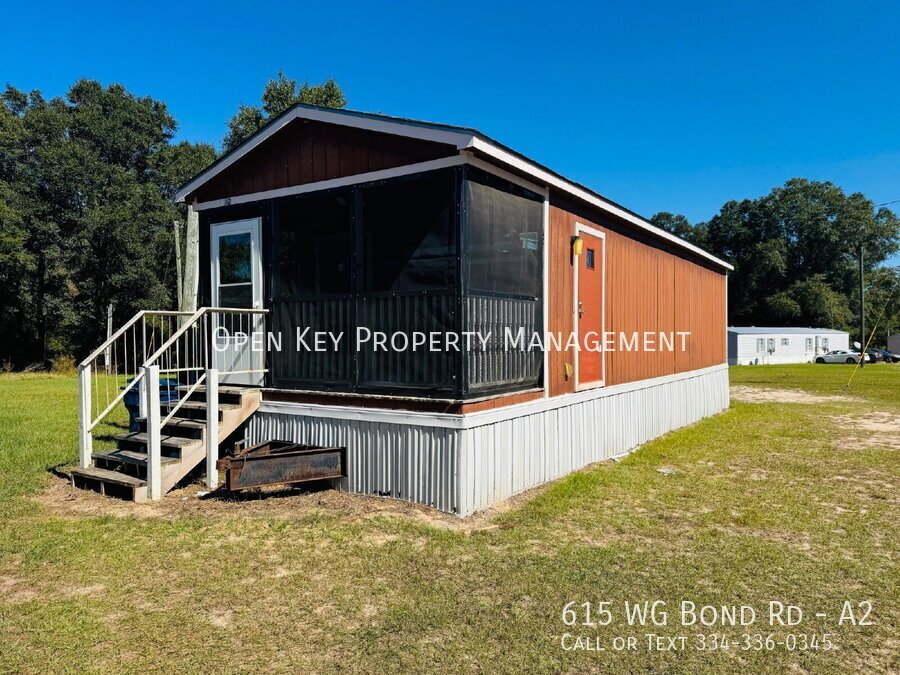 Recently updated 1 bedroom, 1 bath mobile home for rent in Dothan, AL. Appliances, lawncare, and water are all included in rent - move in ready! property image