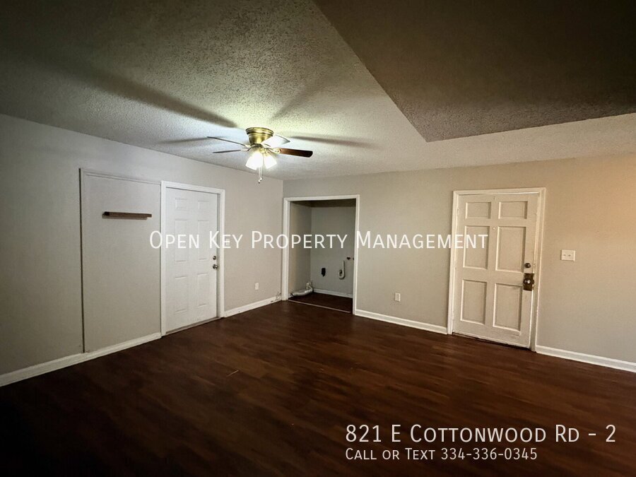 This cozy 2-bedroom & 1-bath apartment in Dothan, AL, features new flooring throughout, a spacious living area, appliances included, and is Section 8 approved! property image