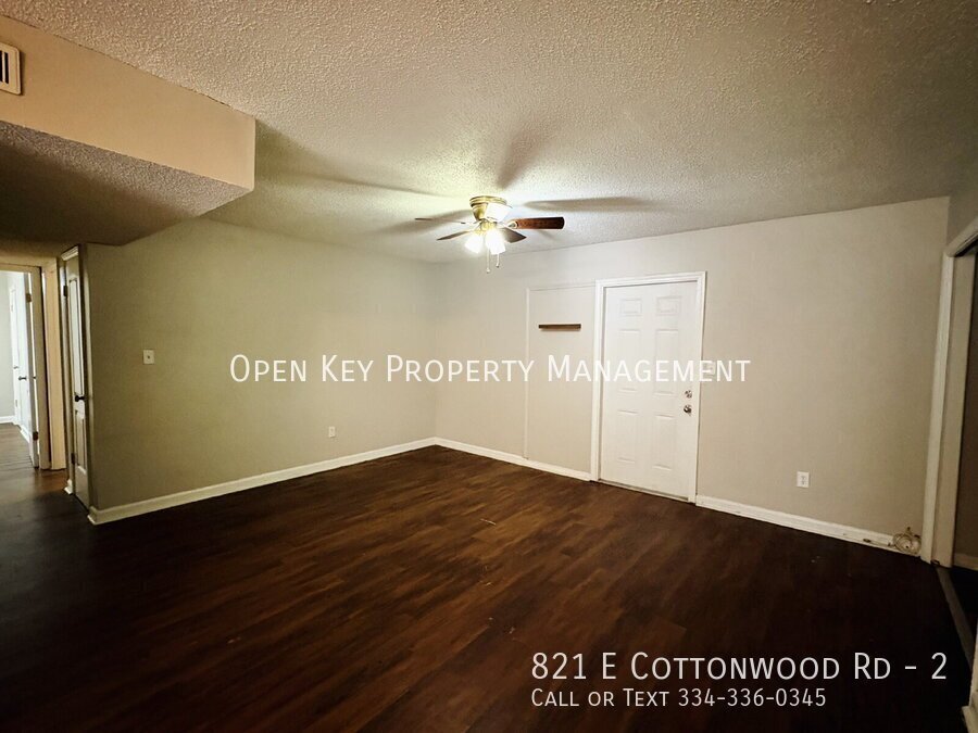 This cozy 2-bedroom & 1-bath apartment in Dothan, AL, features new flooring throughout, a spacious living area, appliances included, and is Section 8 approved! property image