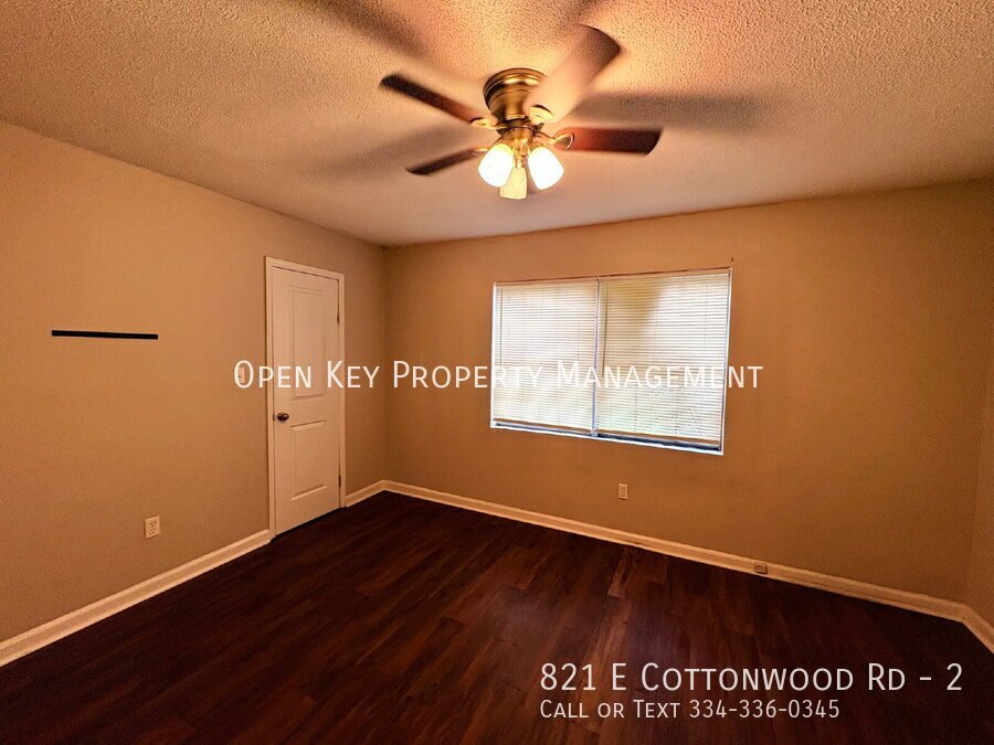 This cozy 2-bedroom & 1-bath apartment in Dothan, AL, features new flooring throughout, a spacious living area, appliances included, and is Section 8 approved! property image