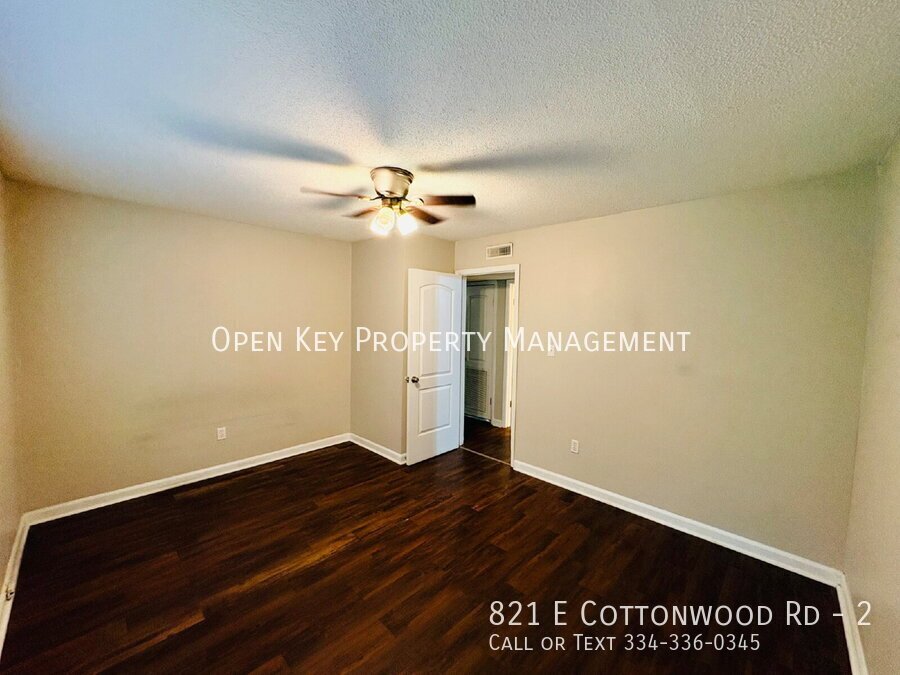 This cozy 2-bedroom & 1-bath apartment in Dothan, AL, features new flooring throughout, a spacious living area, appliances included, and is Section 8 approved! property image