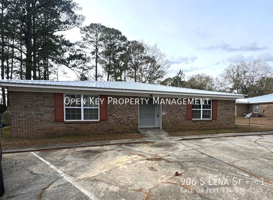 Section 8 approved apartment for rent in Dothan, AL. Appliances are included in this rental and it is move in ready! Check out this listing today. property image