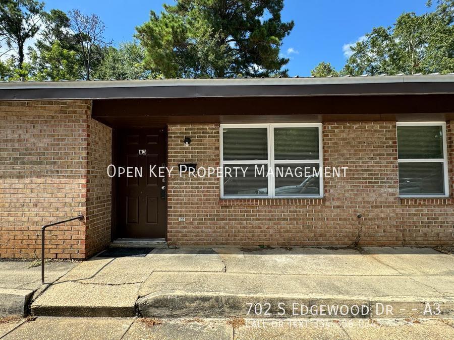 Cozy and Affordable 1/1 Duplex in Dothan AL - Accepting Section 8! property image