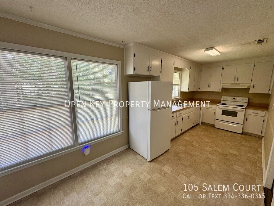 Beautiful 3 bedroom, 2 bath rental in Dothan, AL. Conveniently located to shopping and dining, two living areas, fireplace, and appliances included. This home is move in ready! property image