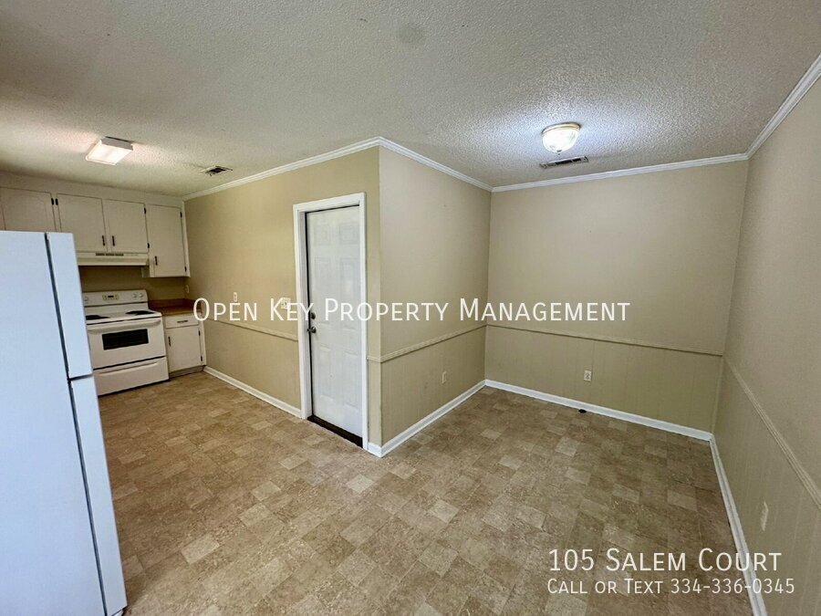 Beautiful 3 bedroom, 2 bath rental in Dothan, AL. Conveniently located to shopping and dining, two living areas, fireplace, and appliances included. This home is move in ready! property image