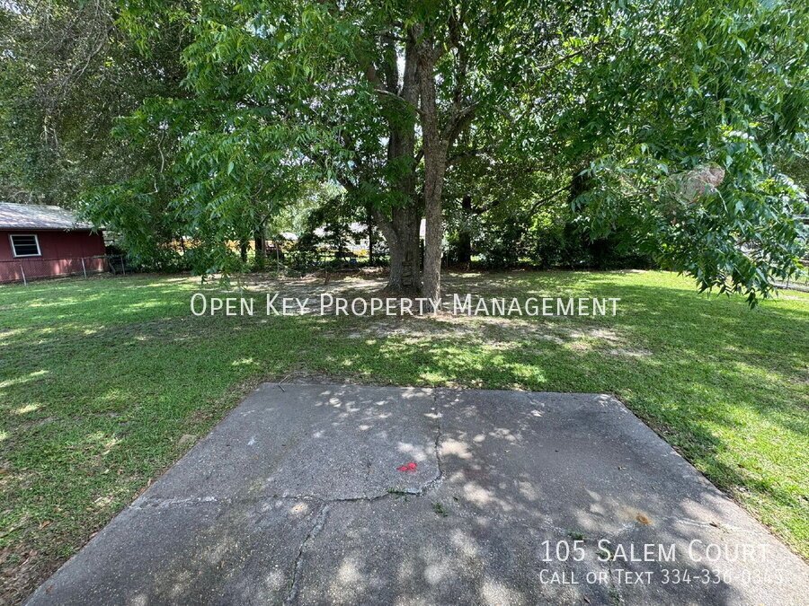 Beautiful 3 bedroom, 2 bath rental in Dothan, AL. Conveniently located to shopping and dining, two living areas, fireplace, and appliances included. This home is move in ready! property image