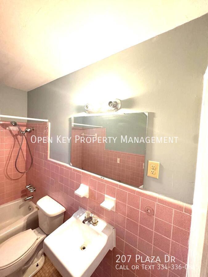 3BR/1BA home in Daleville, AL near Ft. Rucker. Large living room, fenced in yard, and pets allowed. Convenient location! property image