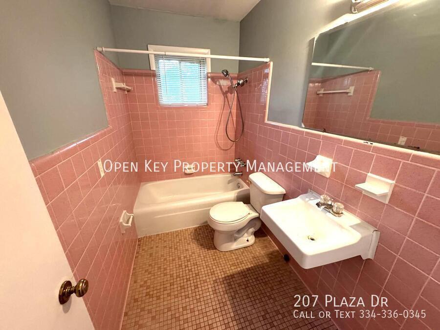 3BR/1BA home in Daleville, AL near Ft. Rucker. Large living room, fenced in yard, and pets allowed. Convenient location! property image