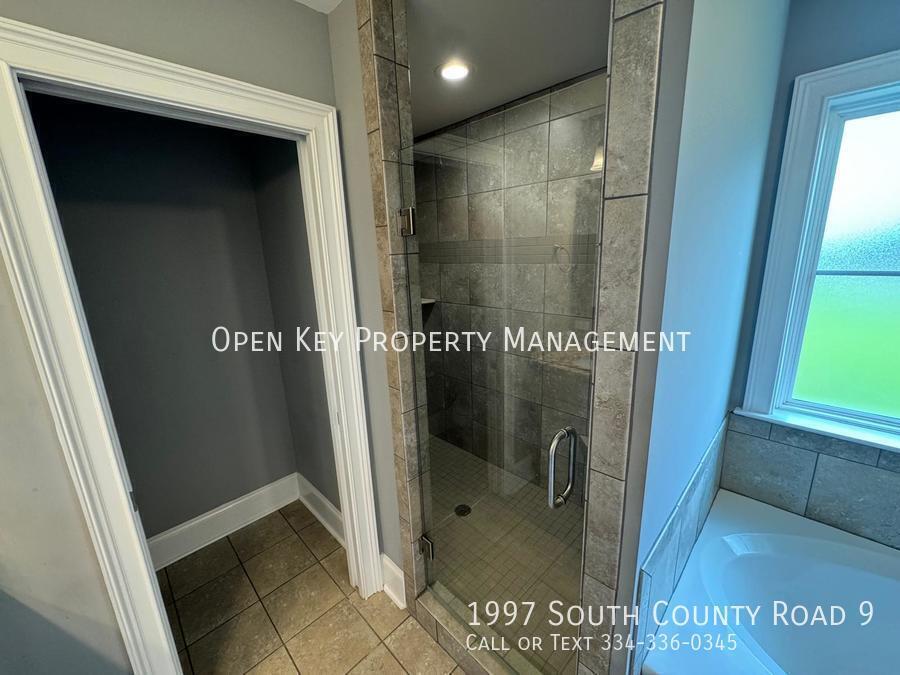 Spacious and inviting, this 4-bedroom, 2-bath brick home offers comfort and convenience with easy access to Ft. Rucker and Dothan. This charming home is a must see! property image