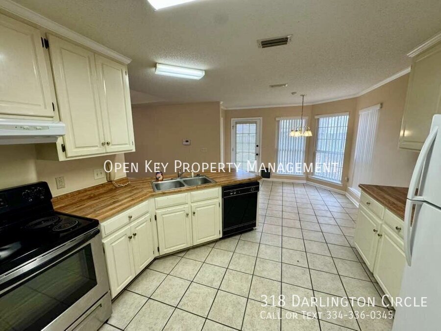 Check out this beautiful 3BR/2BA home for rent in Dothan, Alabama, near ACOM, shopping, and restaurants. It has a large fenced in yard and small covered patio, perfect for entertaining. property image