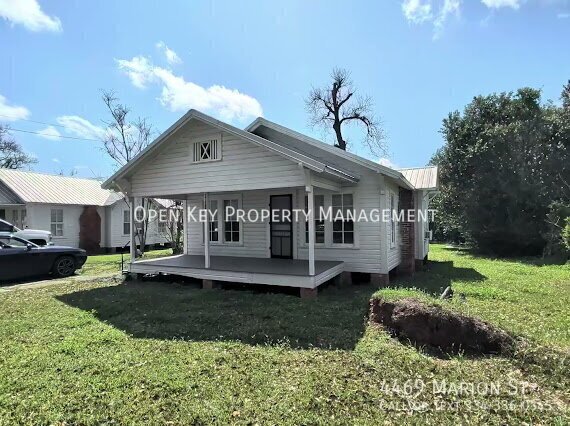 Spacious 2 bedroom, 1 bath home for rent in Marianna, FL. Appliances are included, large backyard and pets welcome - check out this rental today! property image