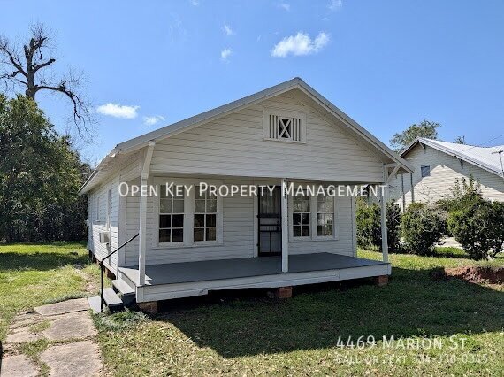 Spacious 2 bedroom, 1 bath home for rent in Marianna, FL. Appliances are included, large backyard and pets welcome - check out this rental today! property image