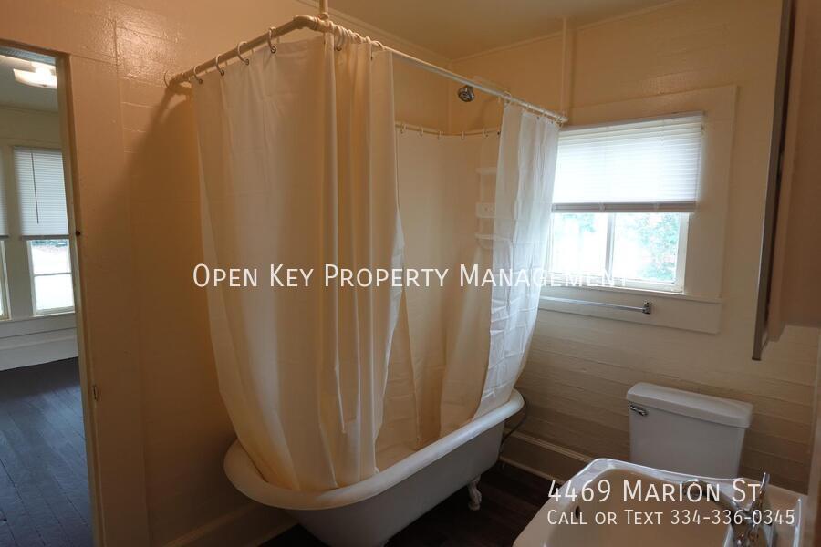 Spacious 2 bedroom, 1 bath home for rent in Marianna, FL. Appliances are included, large backyard and pets welcome - check out this rental today! property image