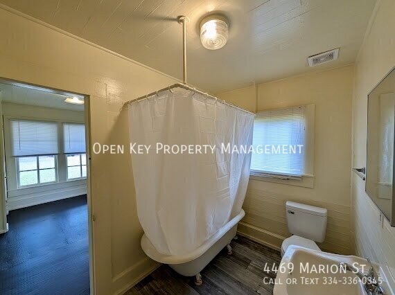 Spacious 2 bedroom, 1 bath home for rent in Marianna, FL. Appliances are included, large backyard and pets welcome - check out this rental today! property image