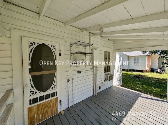 Spacious 2 bedroom, 1 bath home for rent in Marianna, FL. Appliances are included, large backyard and pets welcome - check out this rental today! property image