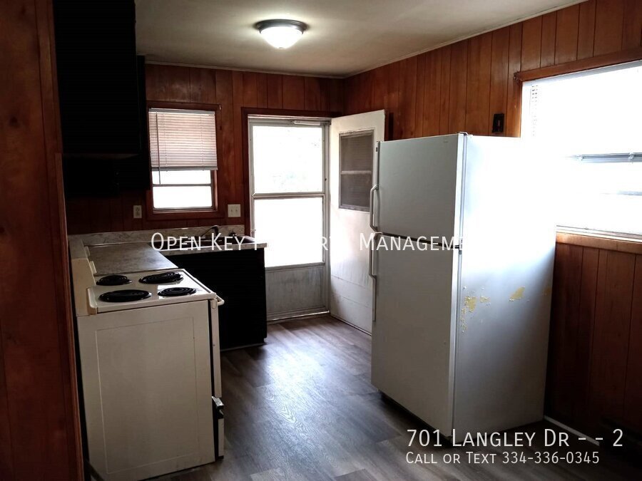 2 BR/1BA, Section 8 approved rental - LVP flooring, appliances included, conveniently located in Dothan, AL. Check out this rental today! property image