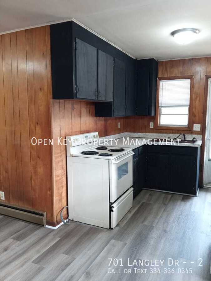 2 BR/1BA, Section 8 approved rental - LVP flooring, appliances included, conveniently located in Dothan, AL. Check out this rental today! property image