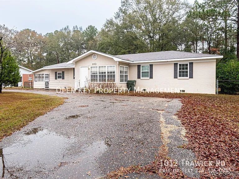 Beautiful 3BR/2BA home for rent in Dothan, AL. Sits of a spacious half-acre lot with den, fireplace, and sunroom. property image