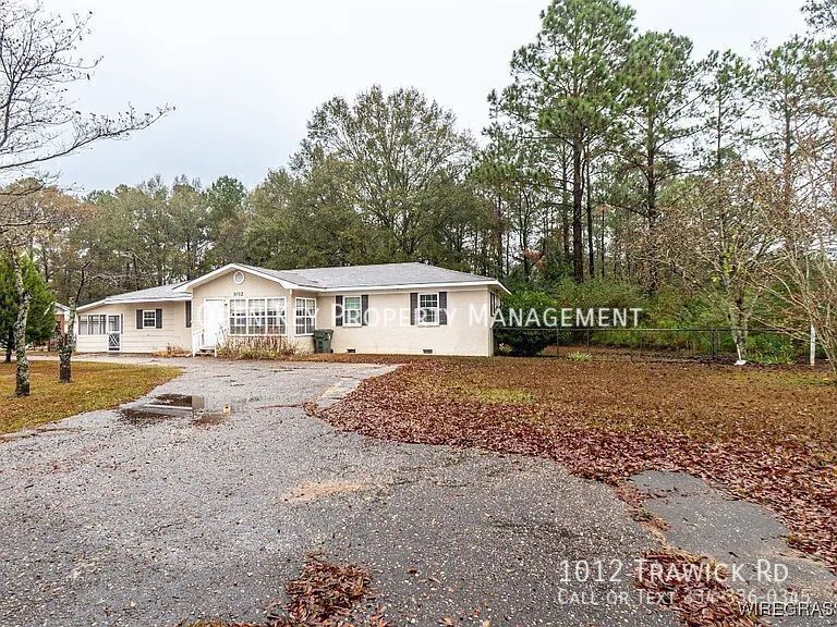 Beautiful 3BR/2BA home for rent in Dothan, AL. Sits of a spacious half-acre lot with den, fireplace, and sunroom. property image
