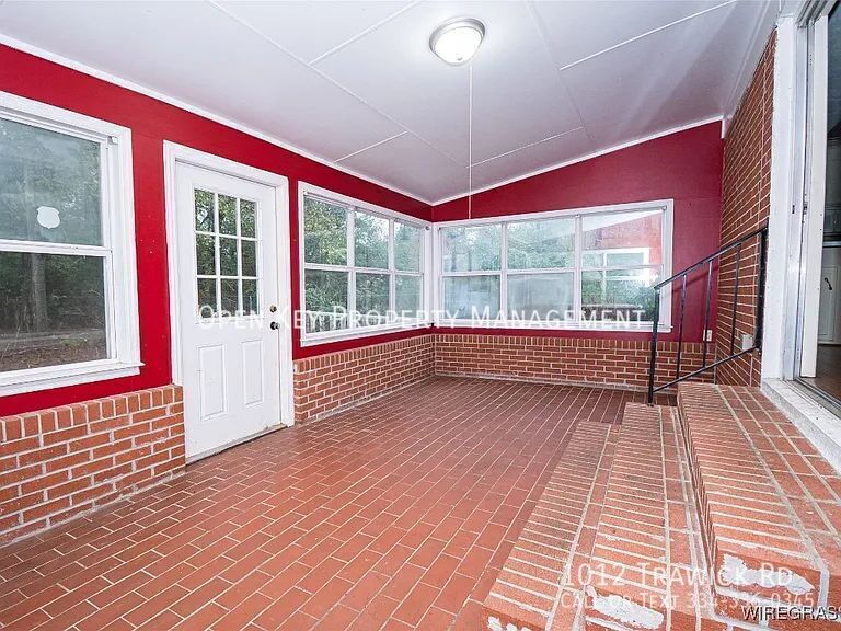 Beautiful 3BR/2BA home for rent in Dothan, AL. Sits of a spacious half-acre lot with den, fireplace, and sunroom. property image