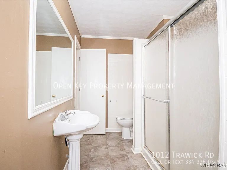 Beautiful 3BR/2BA home for rent in Dothan, AL. Sits of a spacious half-acre lot with den, fireplace, and sunroom. property image