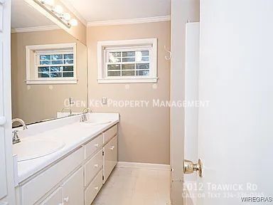 Beautiful 3BR/2BA home for rent in Dothan, AL. Sits of a spacious half-acre lot with den, fireplace, and sunroom. property image