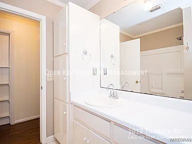 Beautiful 3BR/2BA home for rent in Dothan, AL. Sits of a spacious half-acre lot with den, fireplace, and sunroom. property image