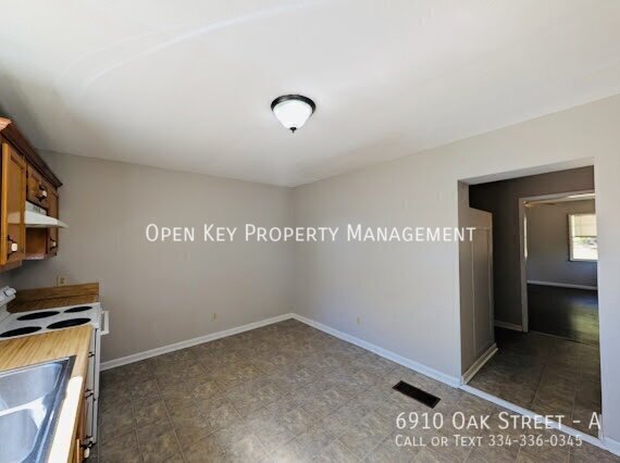 Charming 2-bedroom, 1-bath duplex in Grand Ridge, FL. that offers a spacious living room and kitchen with plenty of space for entertaining. Don't miss out on this duplex - schedule a showing today! property image