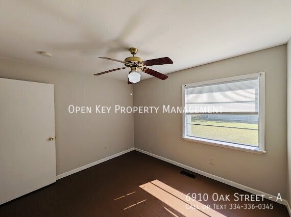 Charming 2-bedroom, 1-bath duplex in Grand Ridge, FL. that offers a spacious living room and kitchen with plenty of space for entertaining. Don't miss out on this duplex - schedule a showing today! property image