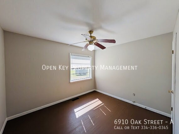 Charming 2-bedroom, 1-bath duplex in Grand Ridge, FL. that offers a spacious living room and kitchen with plenty of space for entertaining. Don't miss out on this duplex - schedule a showing today! property image