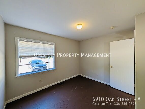 Charming 2-bedroom, 1-bath duplex in Grand Ridge, FL. that offers a spacious living room and kitchen with plenty of space for entertaining. Don't miss out on this duplex - schedule a showing today! property image