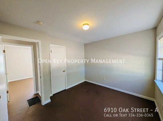 Charming 2-bedroom, 1-bath duplex in Grand Ridge, FL. that offers a spacious living room and kitchen with plenty of space for entertaining. Don't miss out on this duplex - schedule a showing today! property image