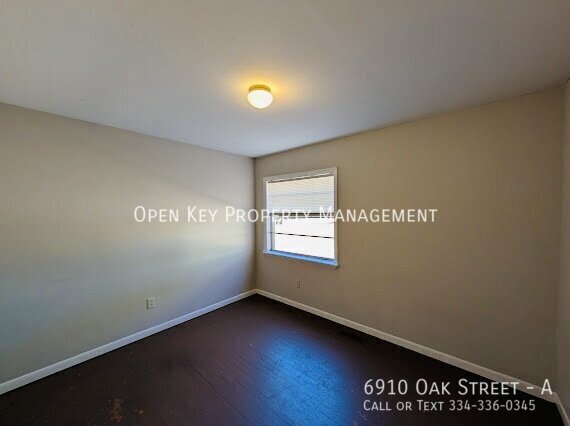 Charming 2-bedroom, 1-bath duplex in Grand Ridge, FL. that offers a spacious living room and kitchen with plenty of space for entertaining. Don't miss out on this duplex - schedule a showing today! property image