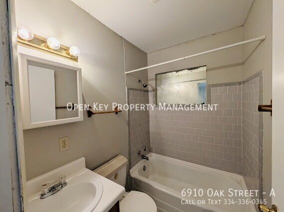 Charming 2-bedroom, 1-bath duplex in Grand Ridge, FL. that offers a spacious living room and kitchen with plenty of space for entertaining. Don't miss out on this duplex - schedule a showing today! property image