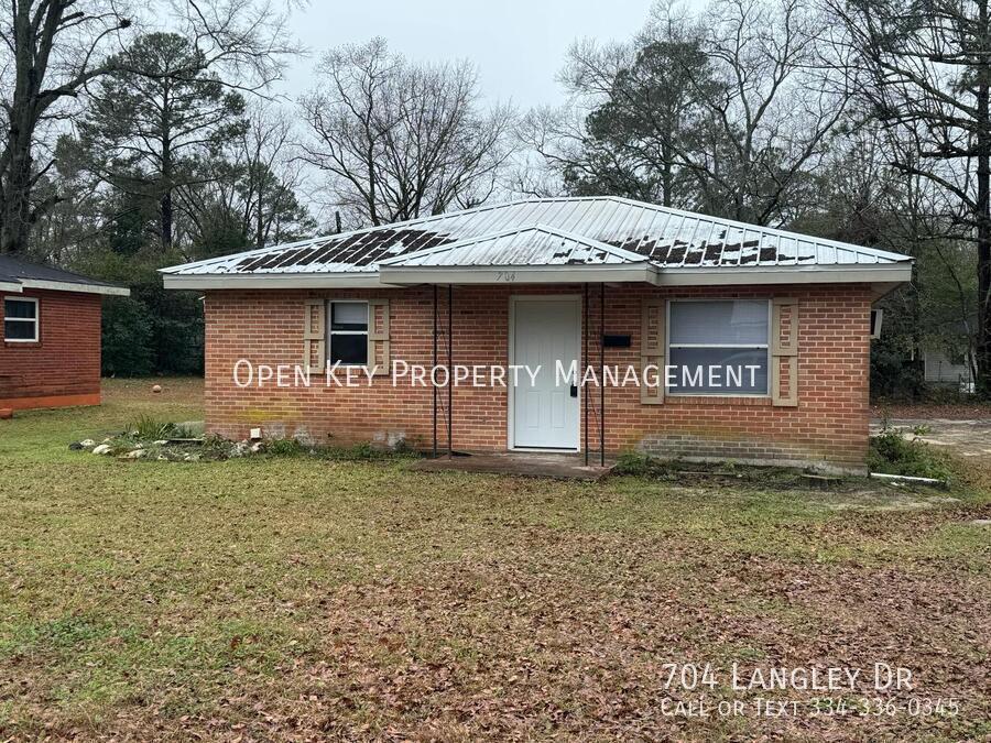 2 bedroom, 1 bath rental in Dothan, AL. Section 8 approved, appliances included, pets are welcome, large backyard for entertaining. Don't miss out on this rental! property image