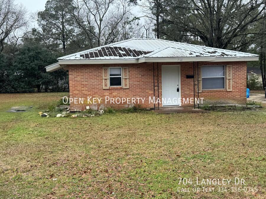 2 bedroom, 1 bath rental in Dothan, AL. Section 8 approved, appliances included, pets are welcome, large backyard for entertaining. Don't miss out on this rental! property image